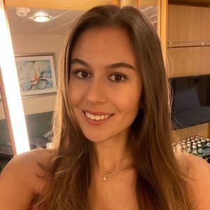 Meet your Posher, Alina